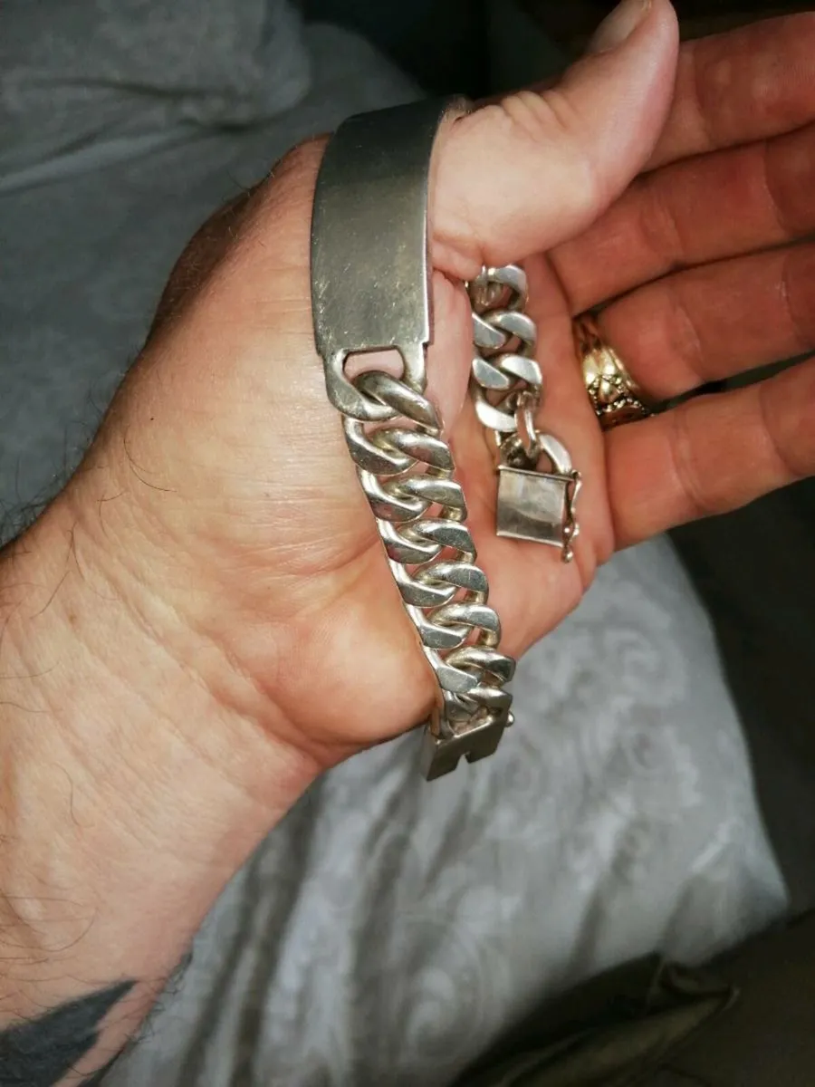 Man's heavy silver I'd bracelet - Image 1