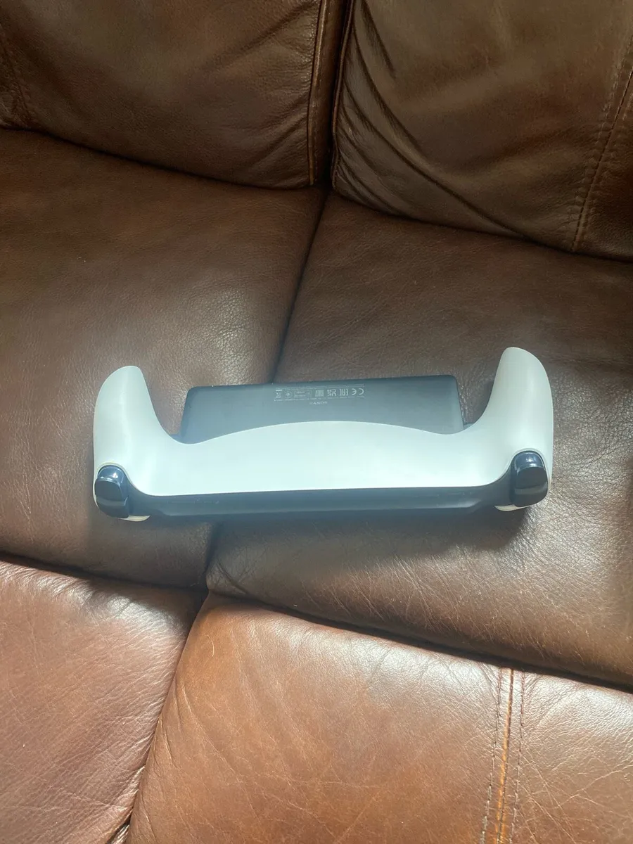 PlayStation portal with screen protector and case - Image 2