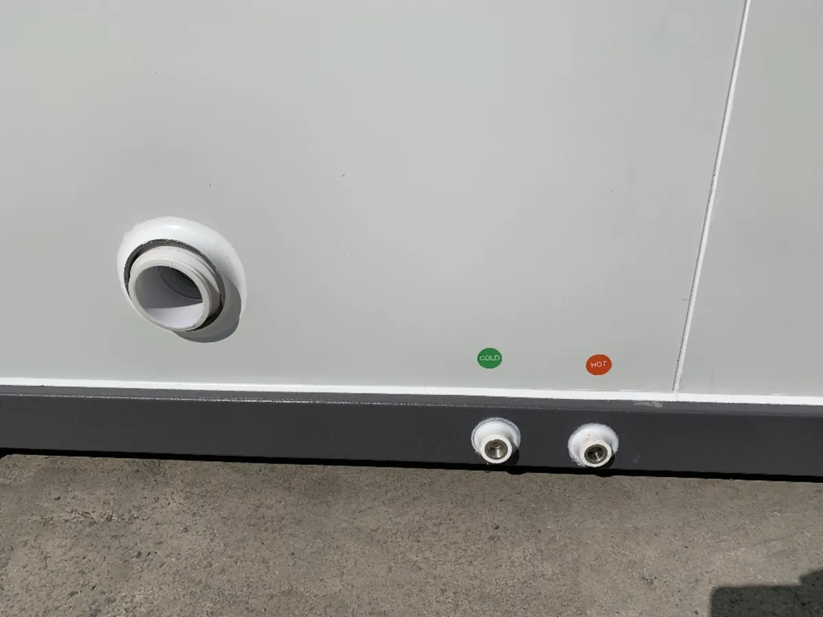 UNRESERVED 2 x TOILET/SHOWER UNITS FOR AUCTION - Image 4