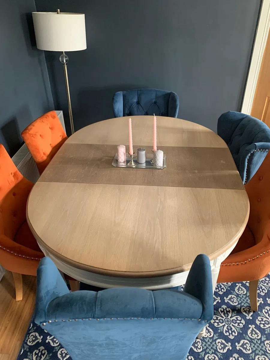 Dining table - Image 1