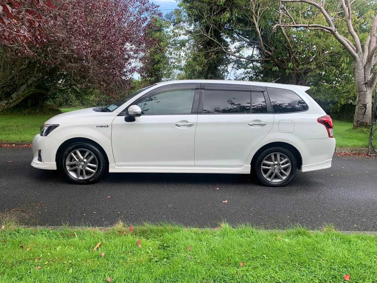 Toyota Corolla 2014 ESTATE - Image 2