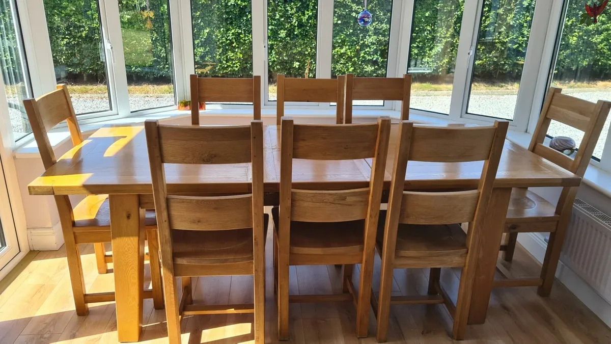 Solid oak 8 or 6 seater table and chairs - Image 1