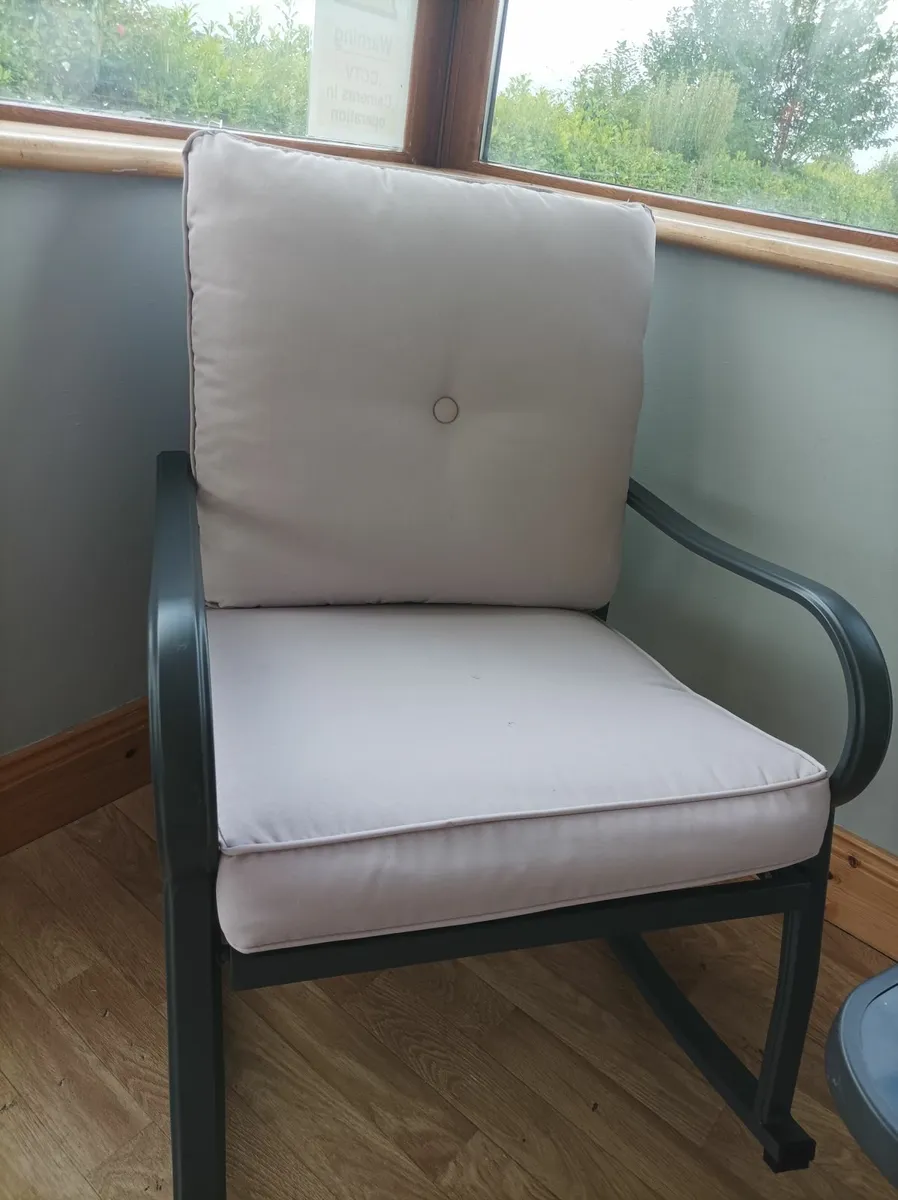 Garden furniture - Image 1