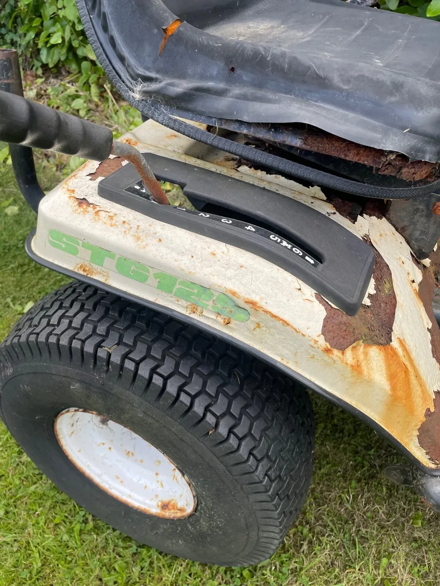 Bolens ride on mower - Image 3