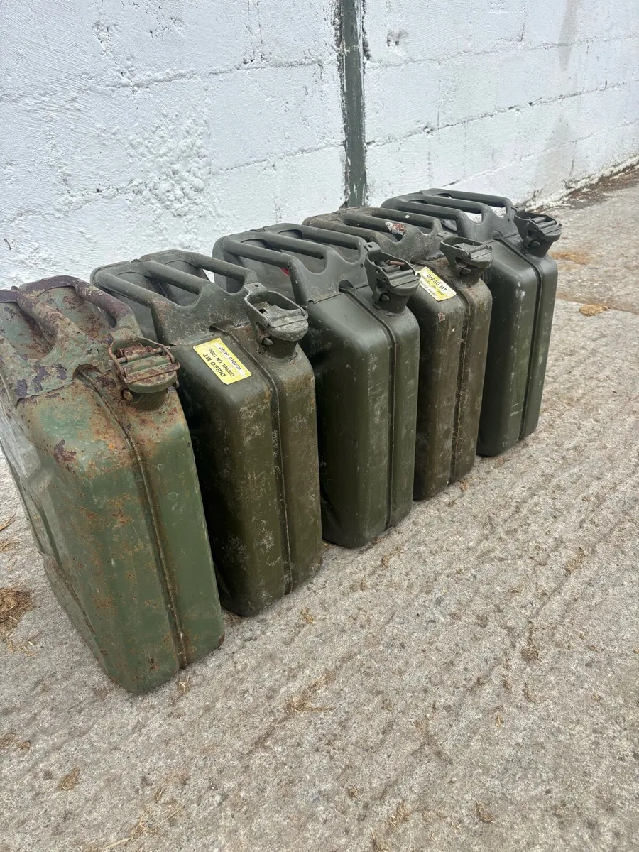 Jerry cans - Image 1