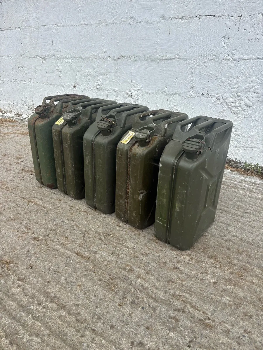 Jerry cans - Image 2