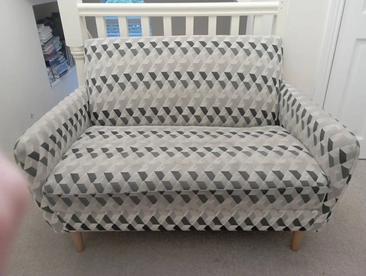 1.5 seater sofa - Image 1