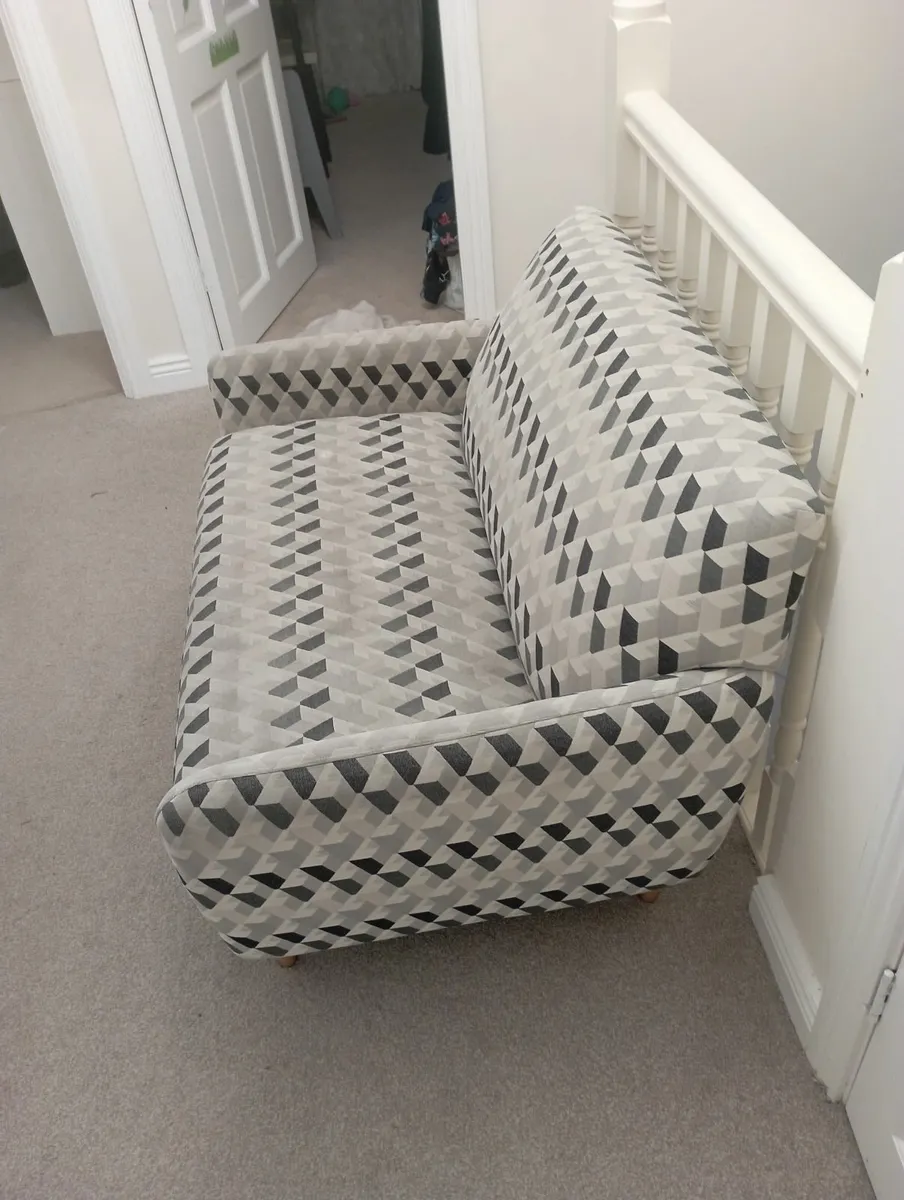 1.5 seater sofa - Image 2