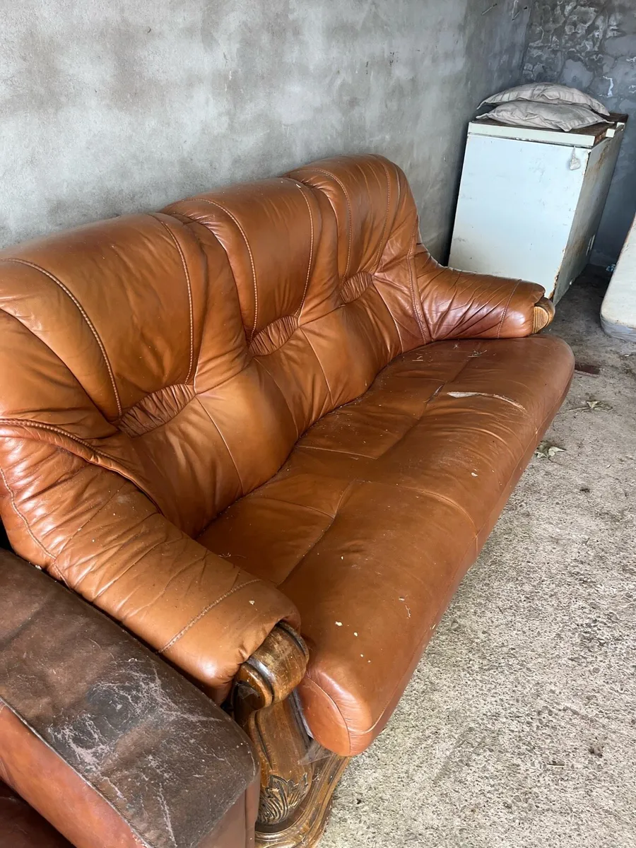 Three seater leather sofa - Image 1