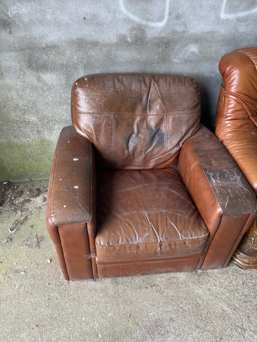 One seater sofa /chair leather - Image 1