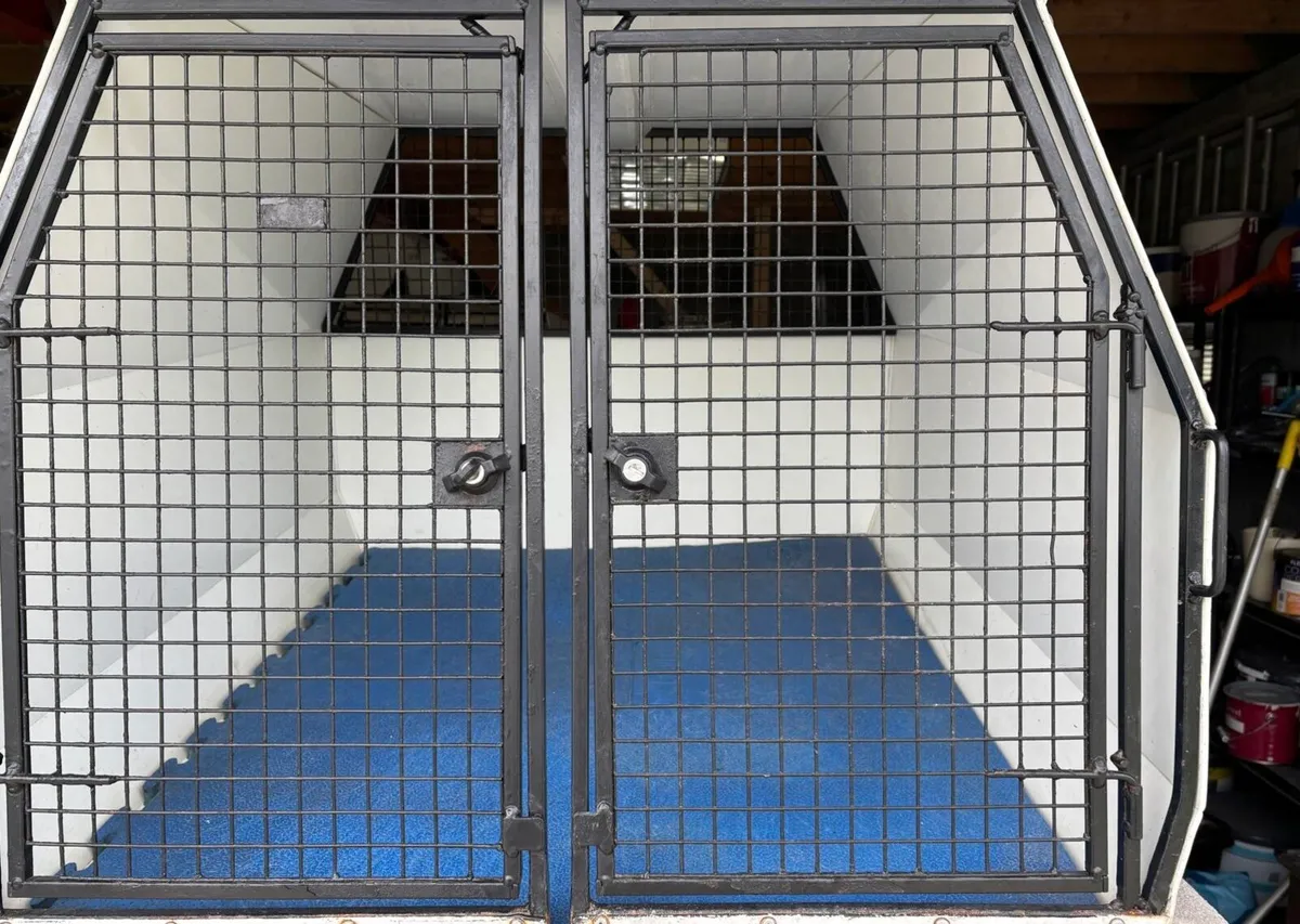Dog Box (Lintran) - Image 1
