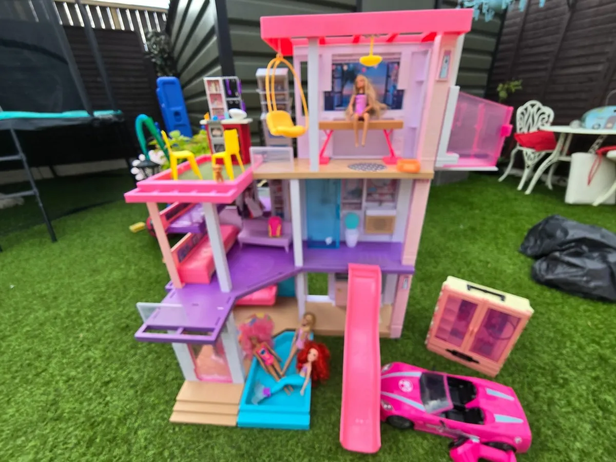 Barbie doll house and Barbie remote control car - Image 3