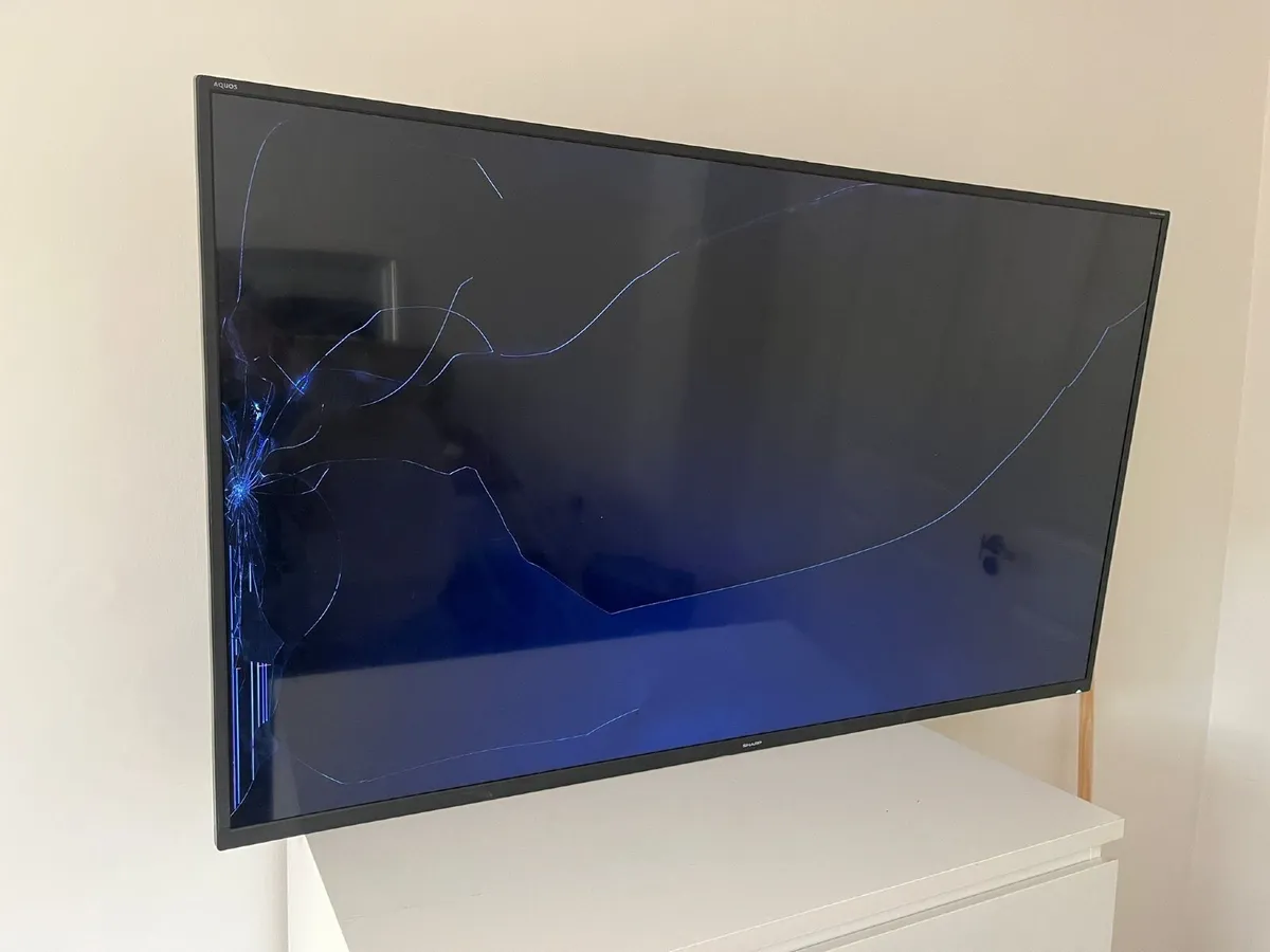 Sharp Tv 75 inch BROCKEN GOOD FOR PARTS - Image 2