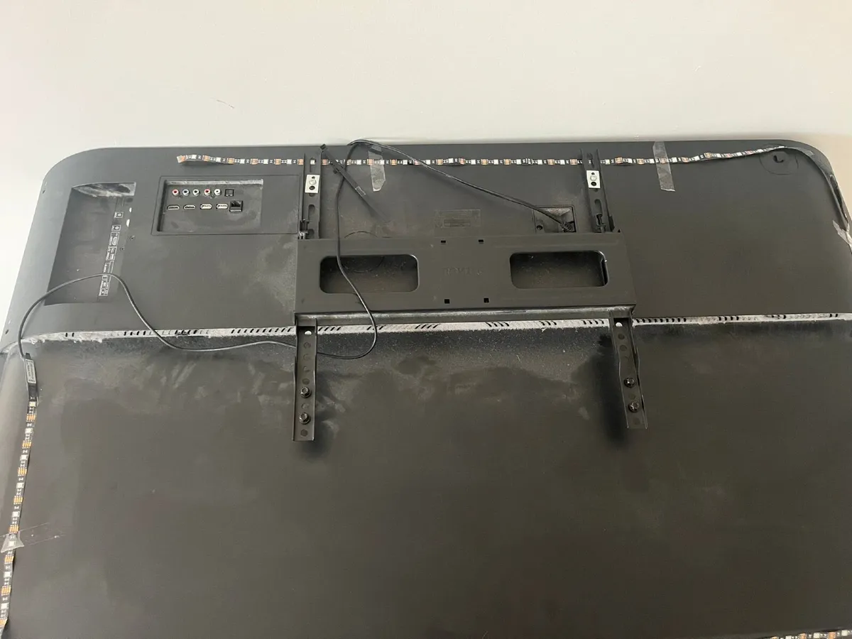 Sharp Tv 75 inch BROCKEN GOOD FOR PARTS - Image 4