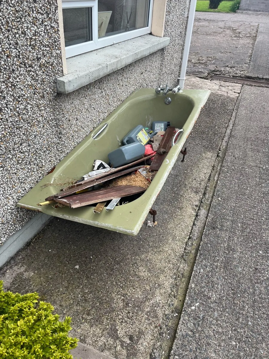 Cast iron bath - Image 1
