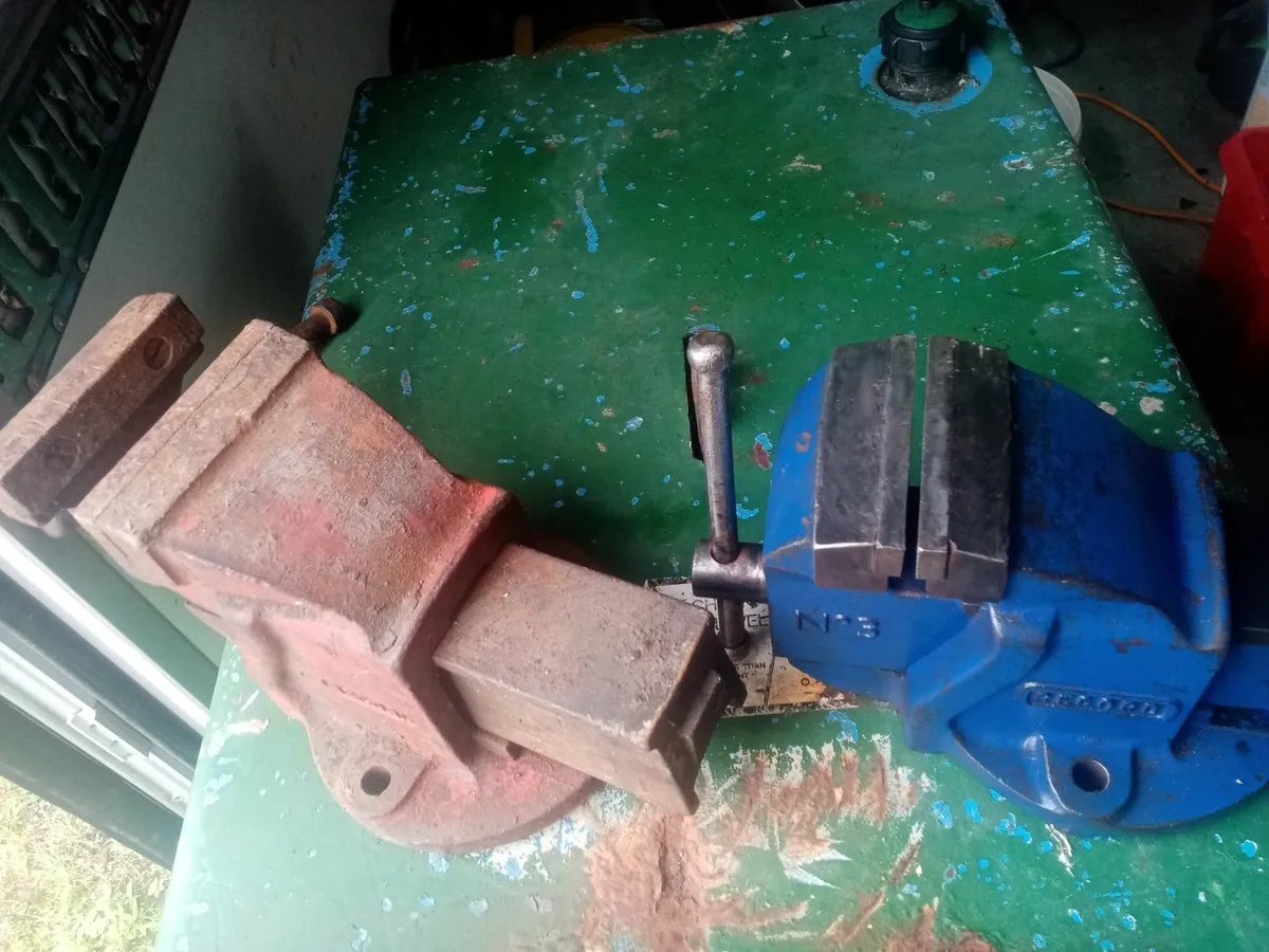 3 record vice + corrigated pipes - Image 1