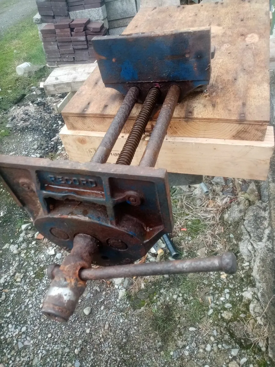 3 record vice + corrigated pipes - Image 2