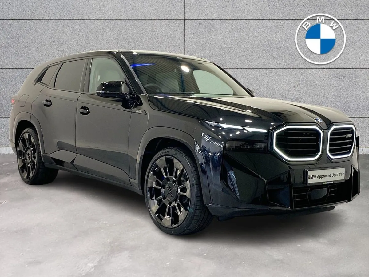 BMW XM 50e - Image 1