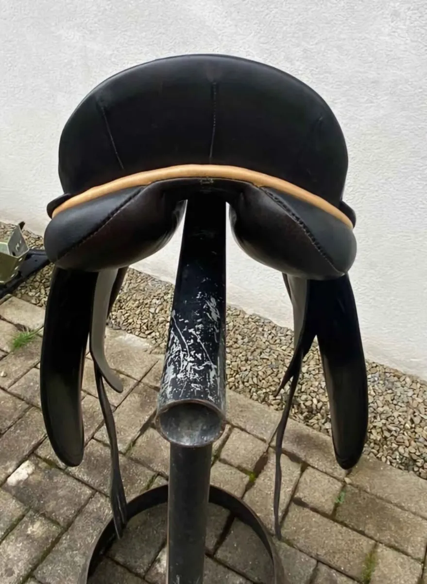 Berney Dressage Saddle 17" - Image 4