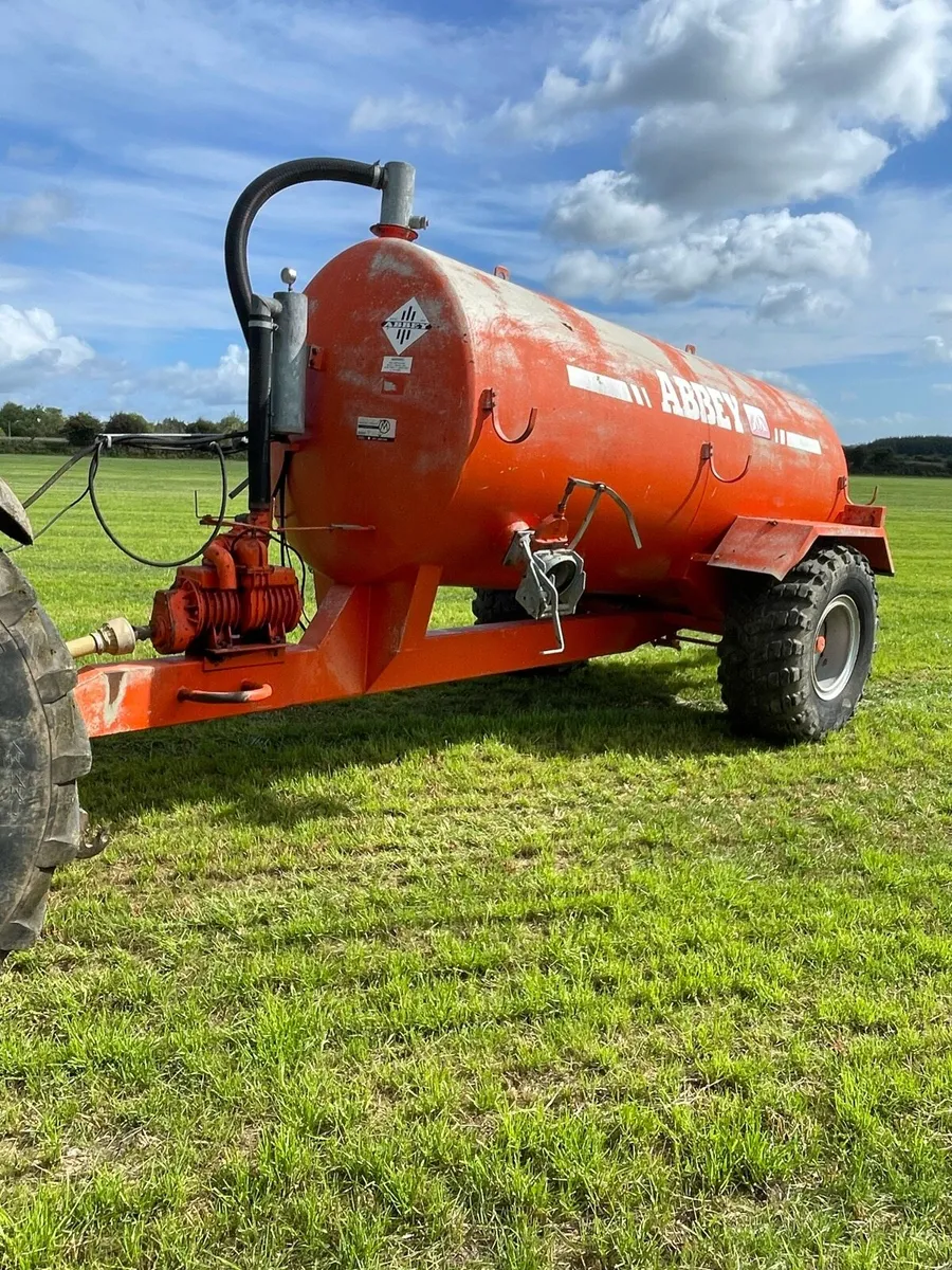 1600 gallon abbey spreader - Image 1