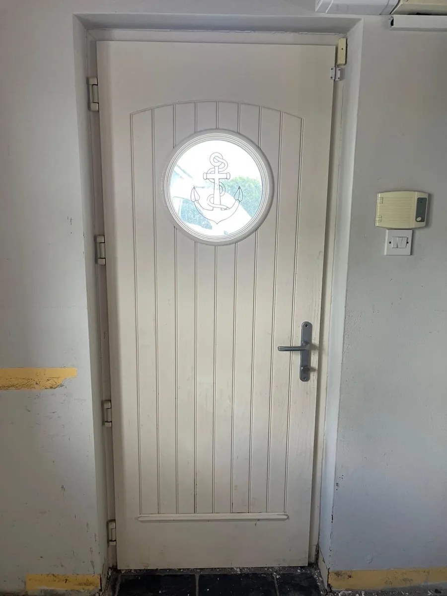 Outside door - Image 2