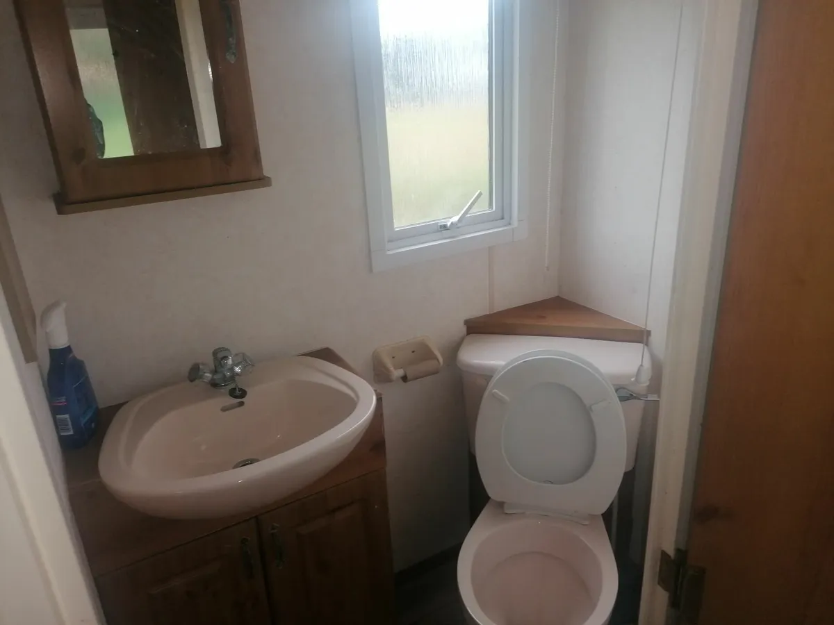 Abi hathaway mobile home 2004 - Image 1