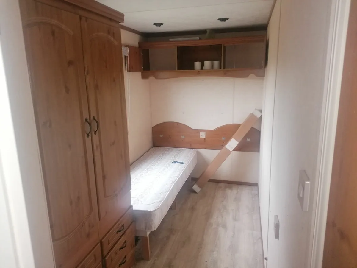 Abi hathaway mobile home 2004 - Image 4
