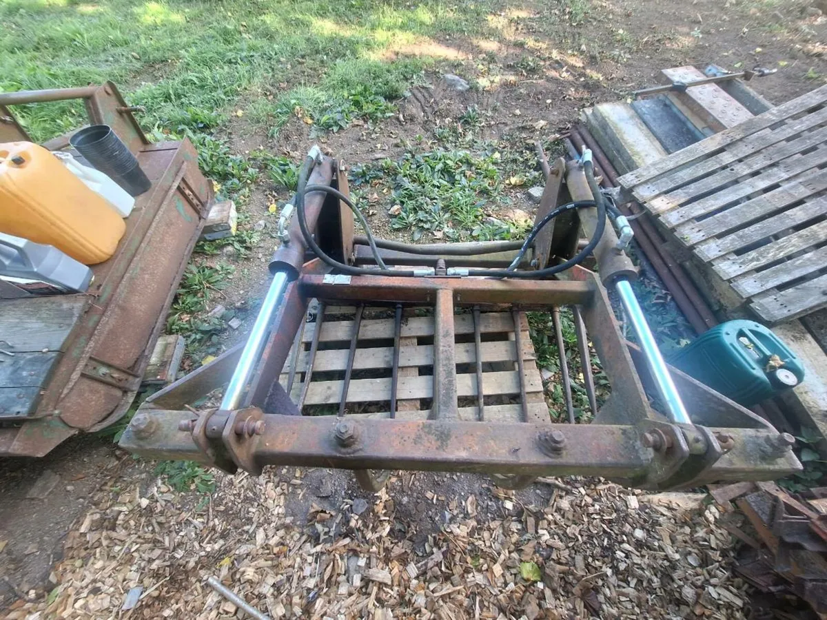 Zetor  bucket  and grab - Image 1