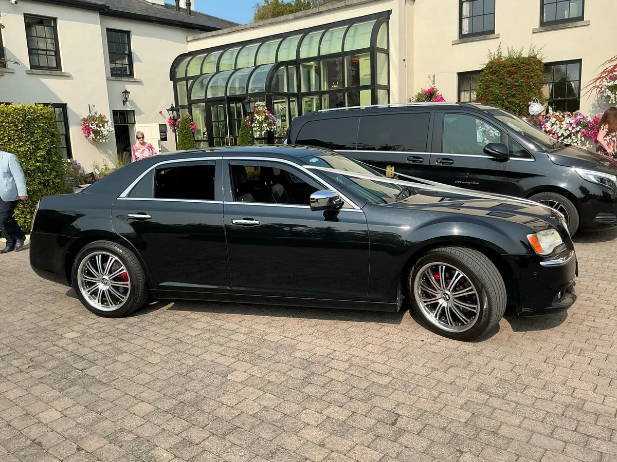 2013 Chrysler 300c Black - Image 3