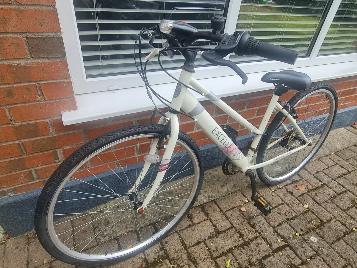 Girls Bicycle - Image 1