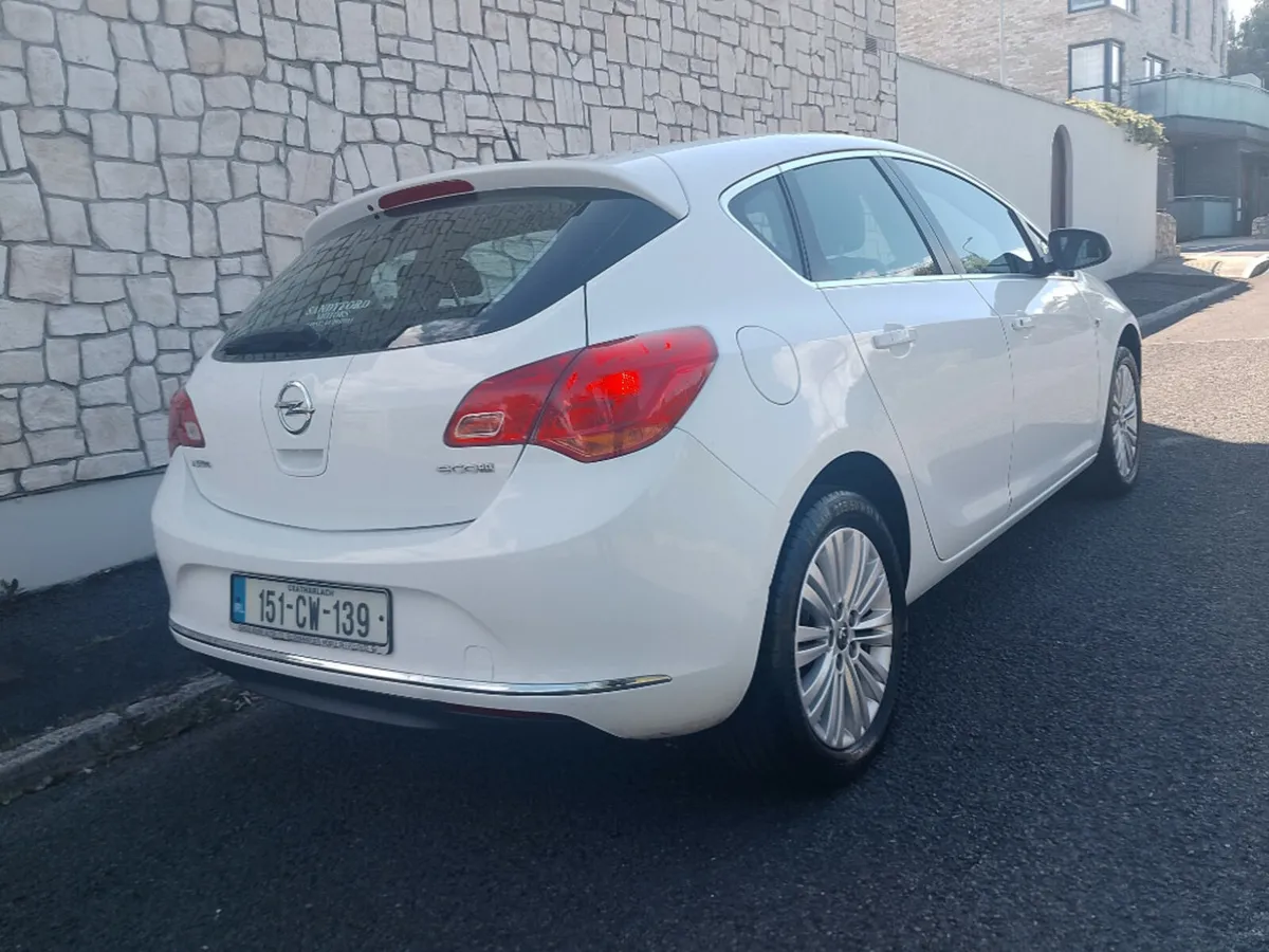 Opel Astra Excite 1.6cdti 110PS ECO 5DR - Image 3