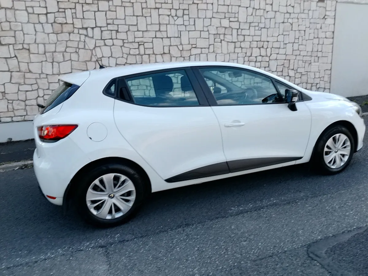 Renault Clio IV 1.2 Expression 4DR - Image 2