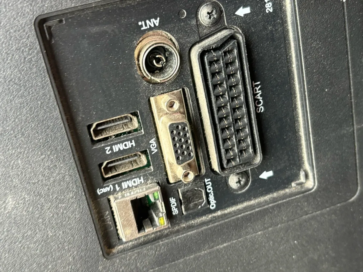 Tv for parts - Image 2