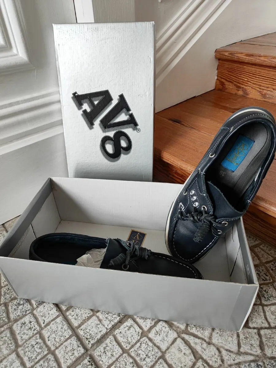 School shoes  AV 8S