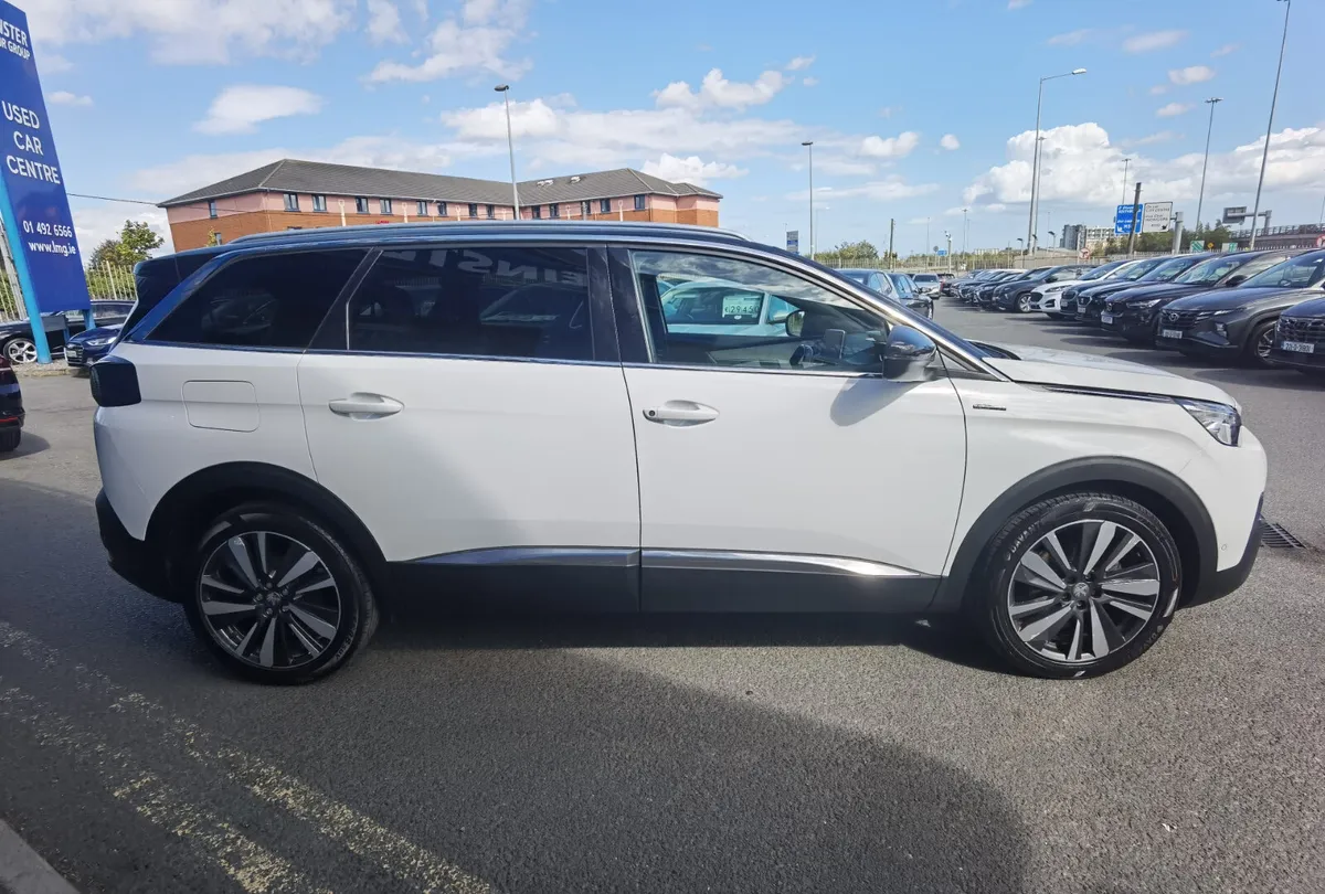 PEUGEOT 5008 1.5 GT LINE BLUEHDI **7 SEATER** - Image 3