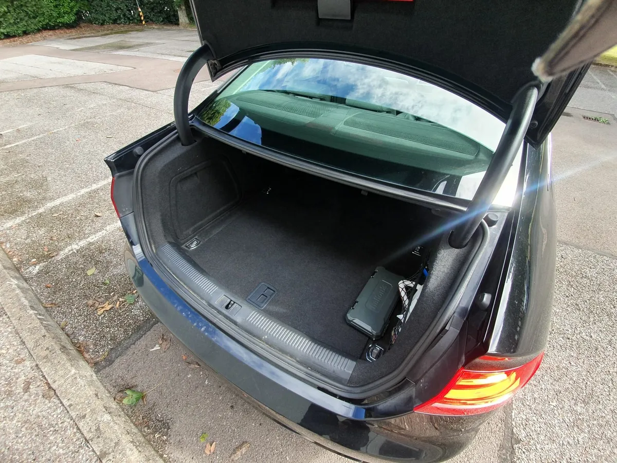 Audi A4 2015 - Image 2