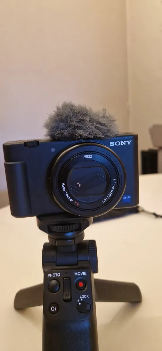 Sony ZV1 & Bluetooth filming grip - Image 3