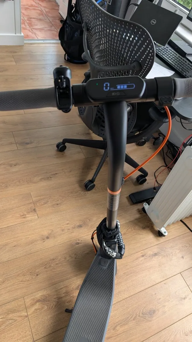 Segway Ninebot E2 Plus E - Electric Scooter - Image 3