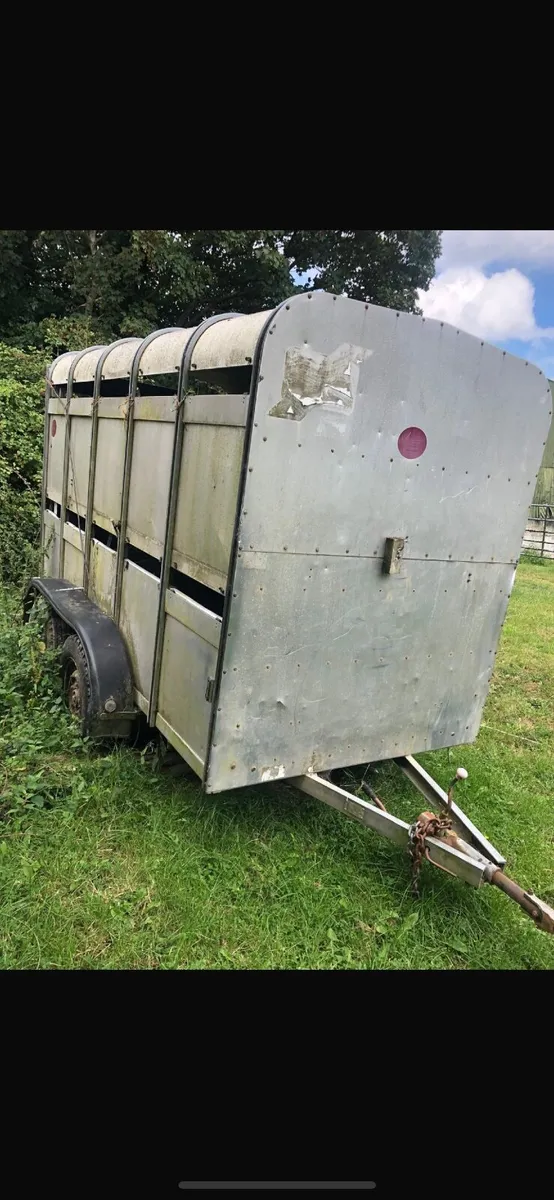 Livestock trailer