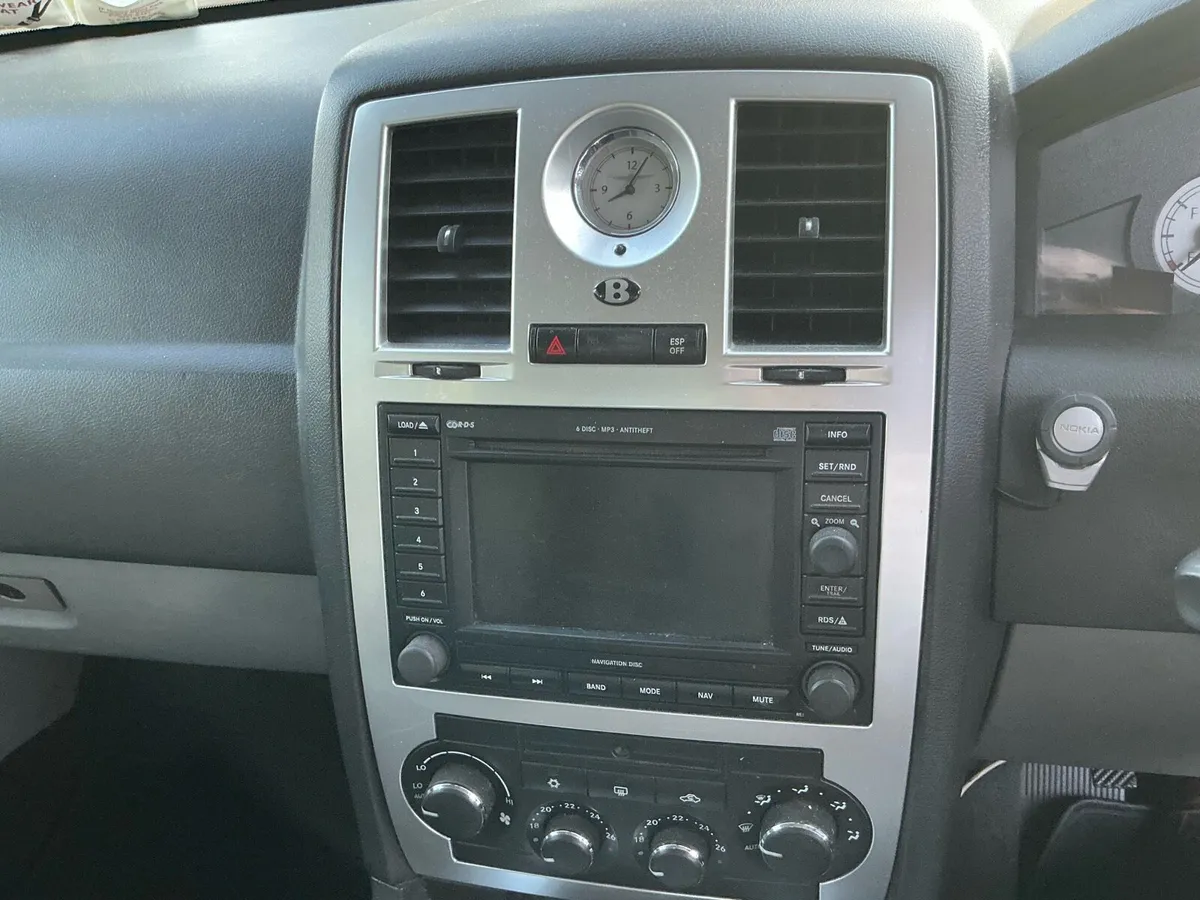 2006 Chrysler 300c - Image 2