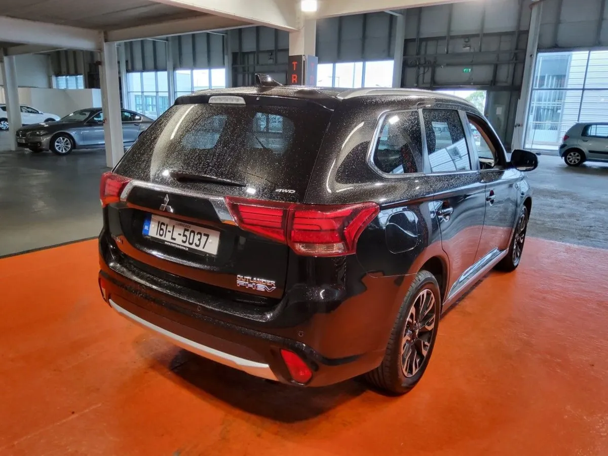 Mitsubishi Outlander Phev 2.0l Mivec 4WD 5-seater - Image 3