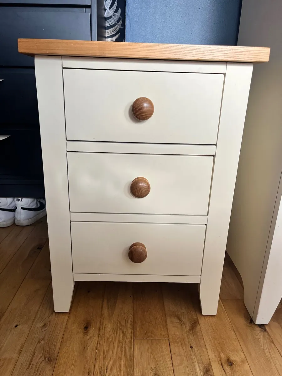 Solid timber chest of drawers - Image 3