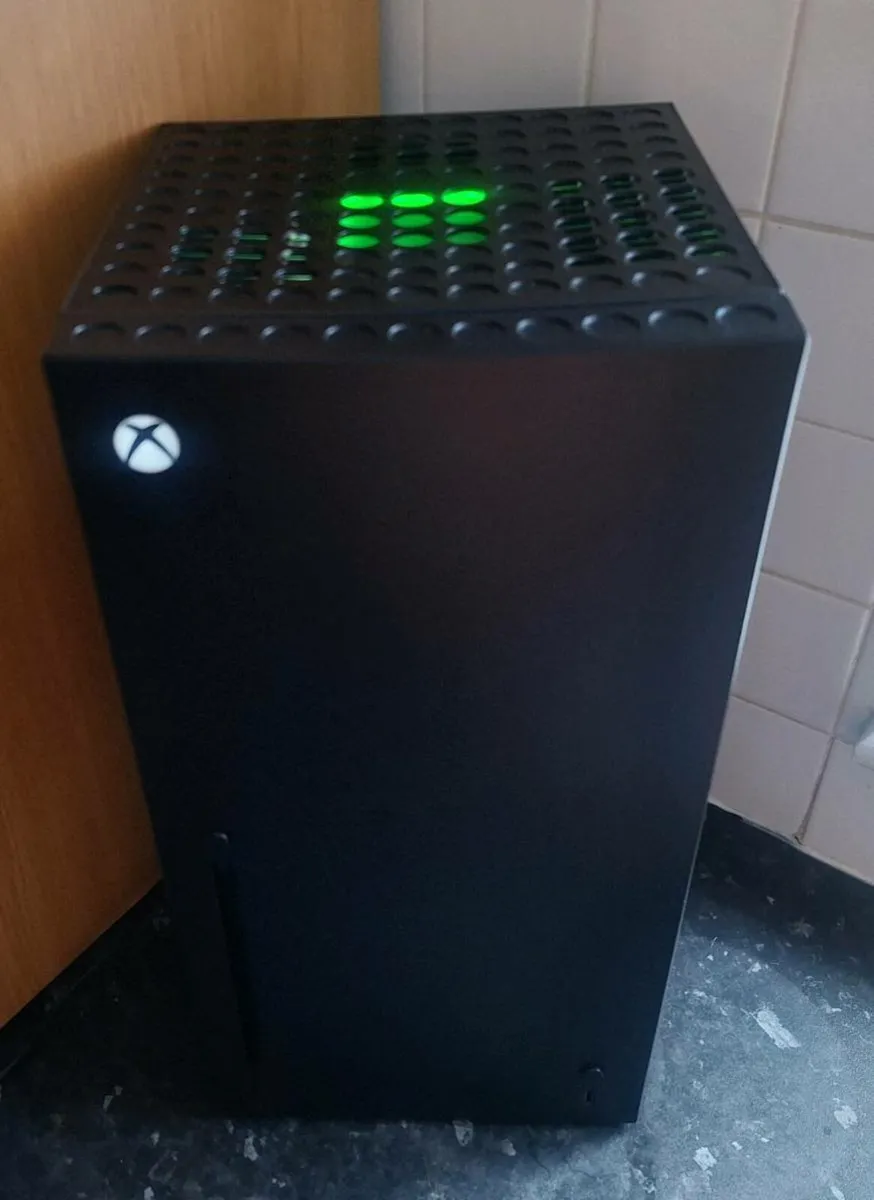 Xbox mini fridge - Image 1