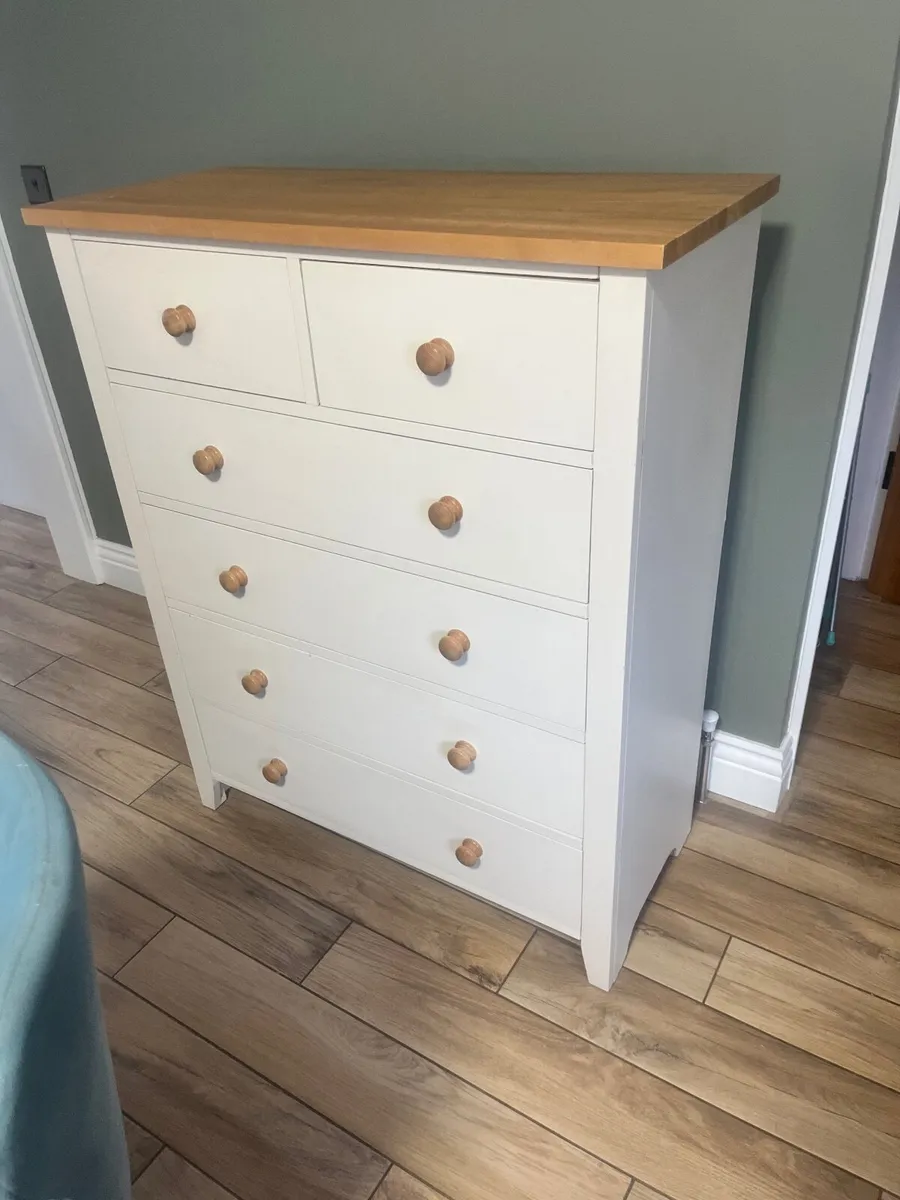 Solid timber chest of drawers - Image 1