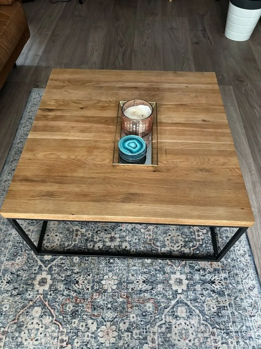 Solid oak coffee table - Image 1