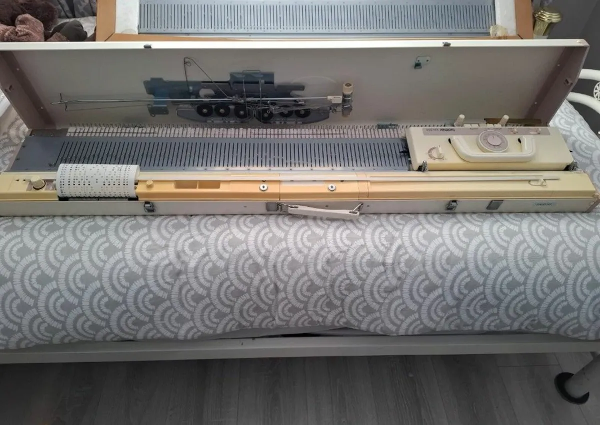 Knitting Machine - Image 1