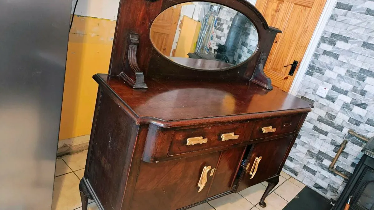 Dresser with mirror - Image 1