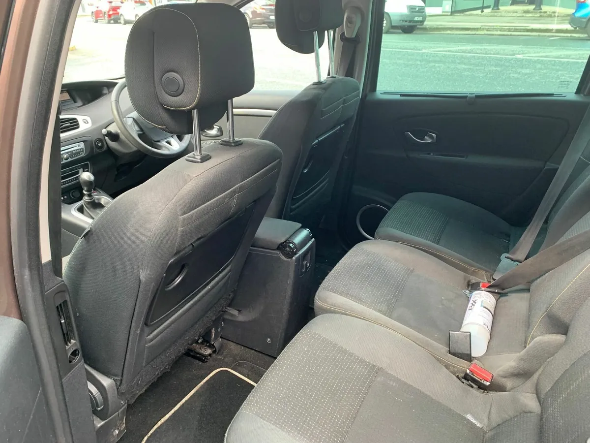 Renault Grand Scenic 2011 - Image 2