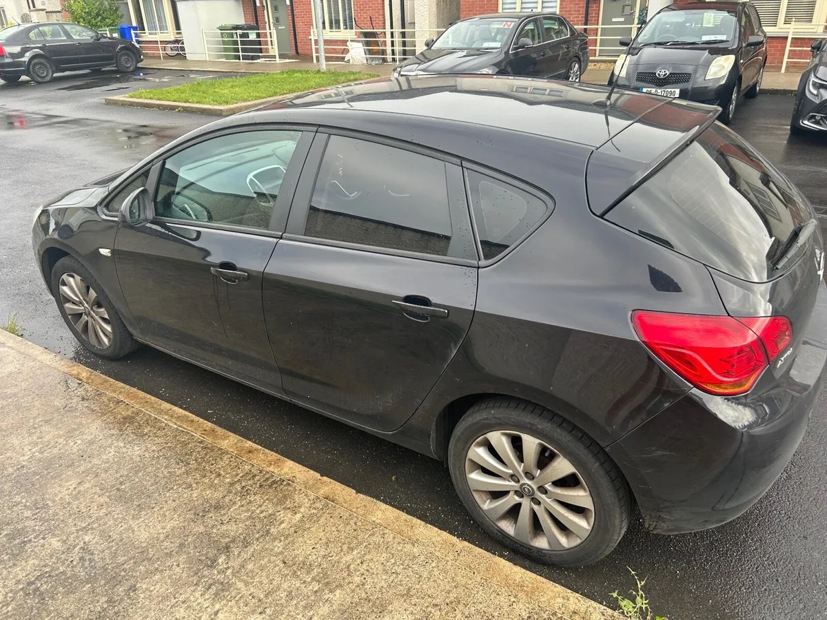 Opel Astra 2010 - Image 4