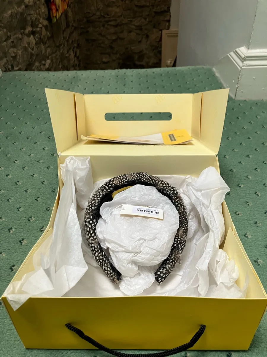 Ladies Head piece - Image 1